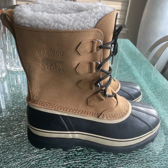 Sorel boots size 11.5 - Picture 2 of 8